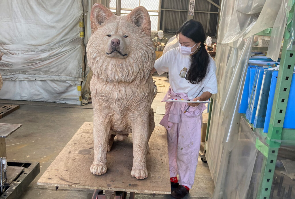 銅像建立でも“持っている”わさお 長毛秋田犬が紡いだ現代の忠犬ハチ公  
